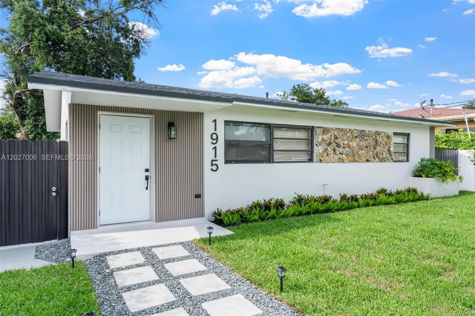 1915 NW 86th St, Miami FL 33147