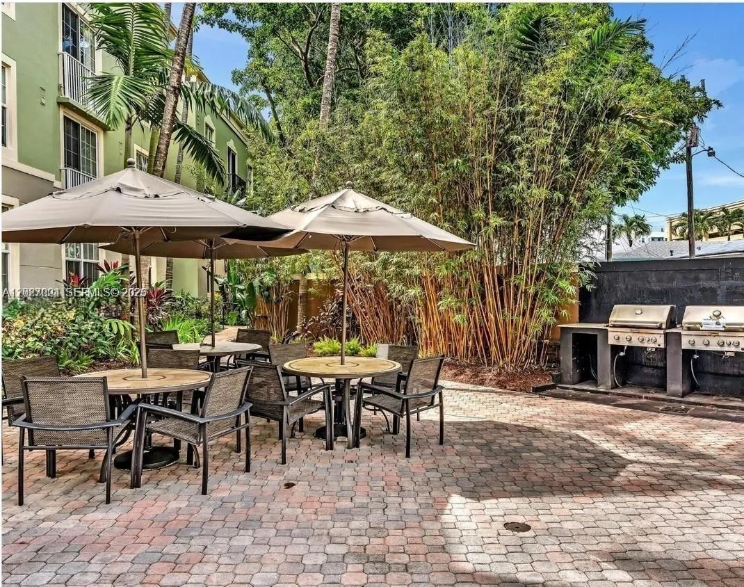 2 bedroom 2 bath Residential for sale at 1919 Van Buren St # 111A, Hollywood FL 33020