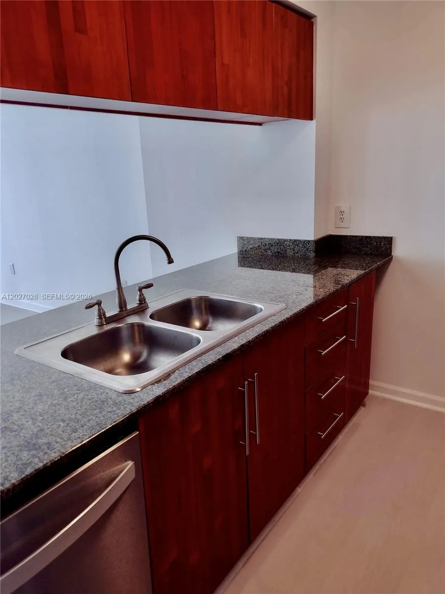 1200 Brickell Bay Dr # 2005, Miami FL 33131