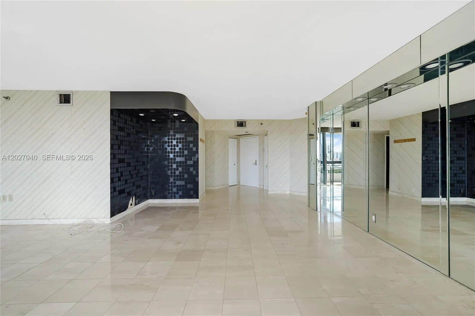 3600 Mystic Pointe Dr # 812, Aventura FL 33180