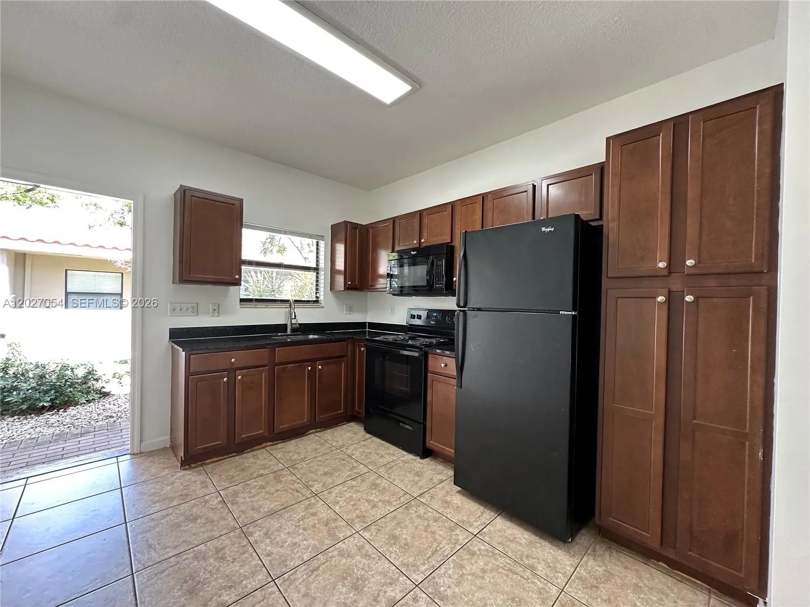 1035 NE 10th Ave # 1, Fort Lauderdale FL 33304