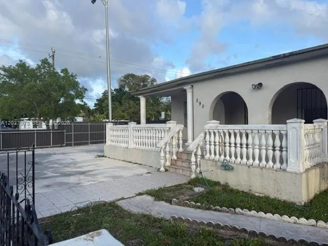 590 E 42nd St # 1, Hialeah FL 33013