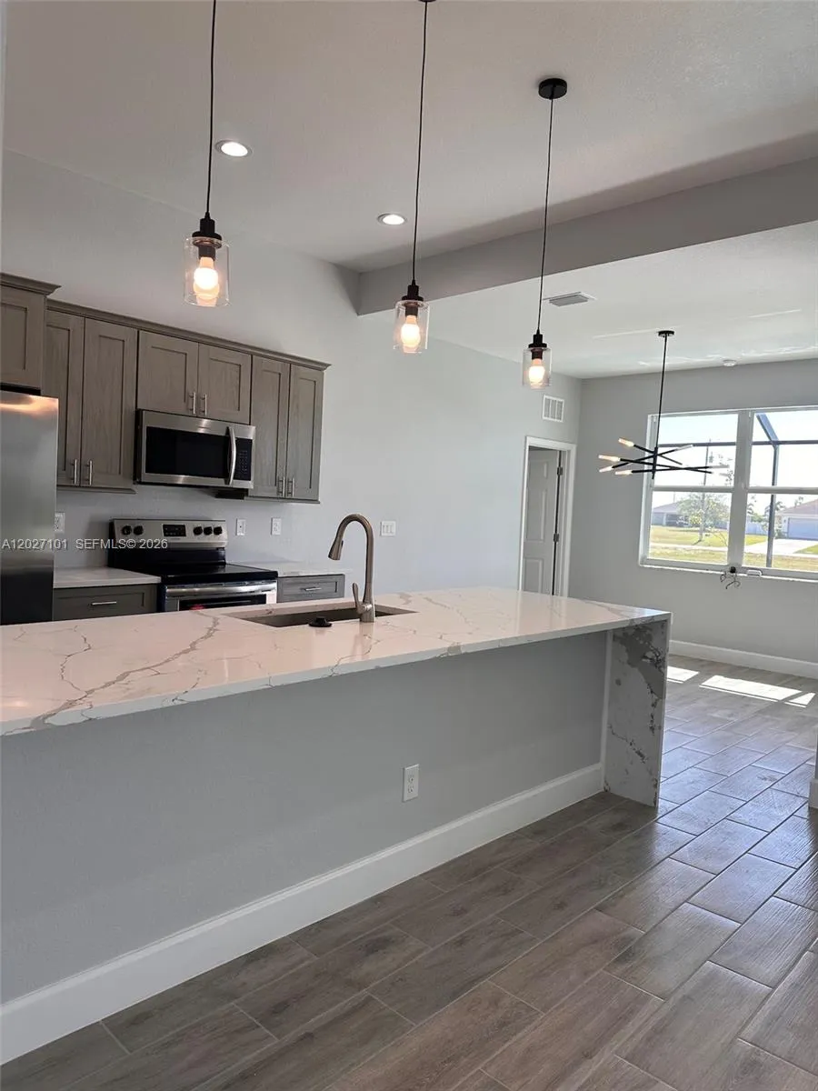 205 NW 18, Cape Coral FL 33993