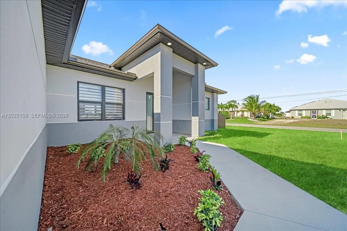 1226 NE 5TH PL, Cape Coral FL 33909
