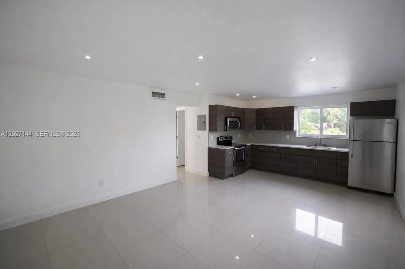 552 NE 61st St # 4, Miami FL 33137