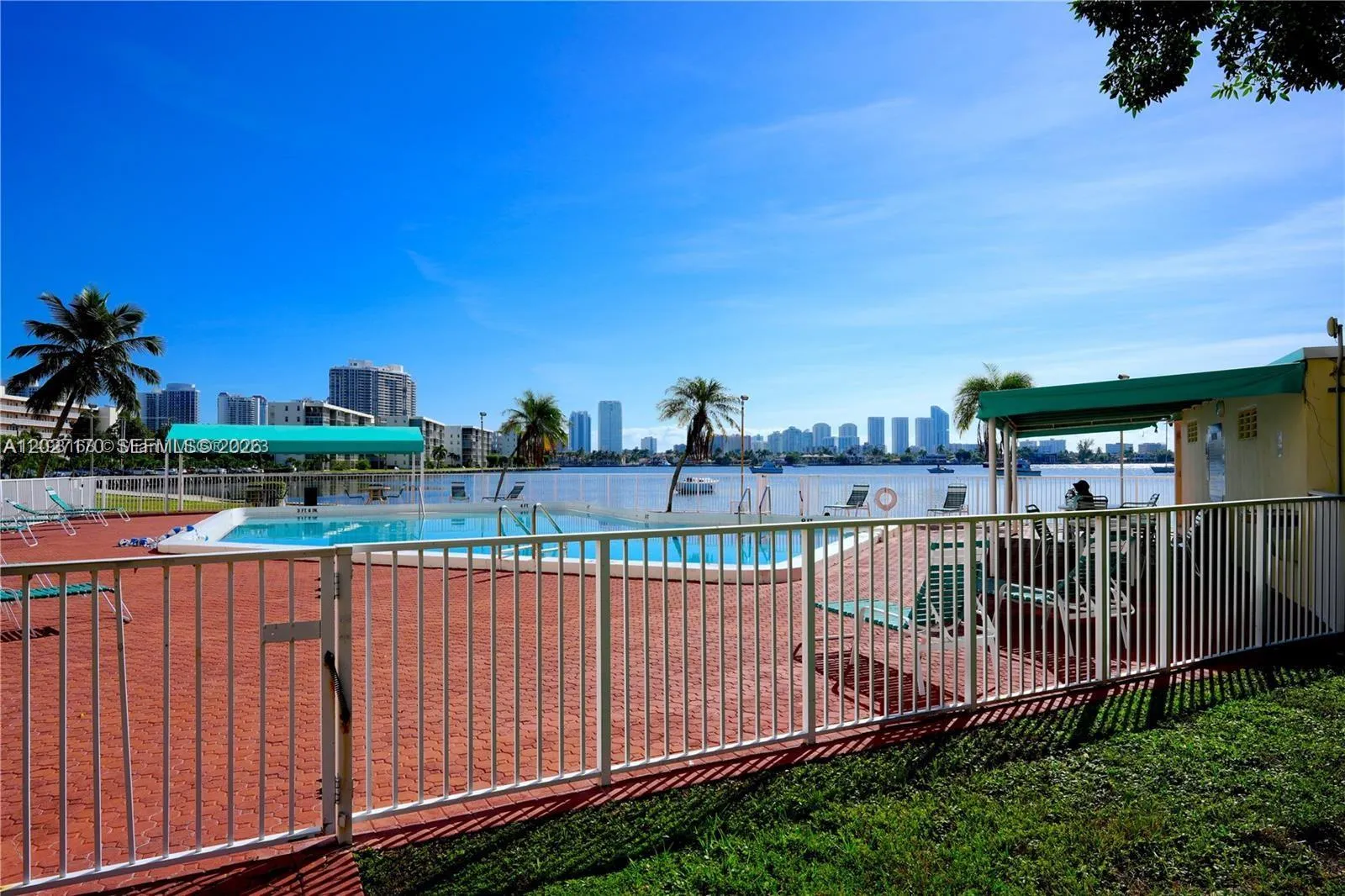 2910 Point East Dr # M609, Aventura FL 33160