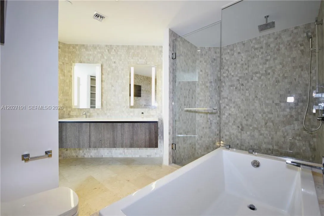 68 SE 6th St # 2812, Miami FL 33131