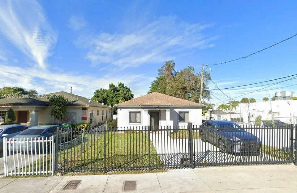 2221 NW 57th St, Miami FL 33142