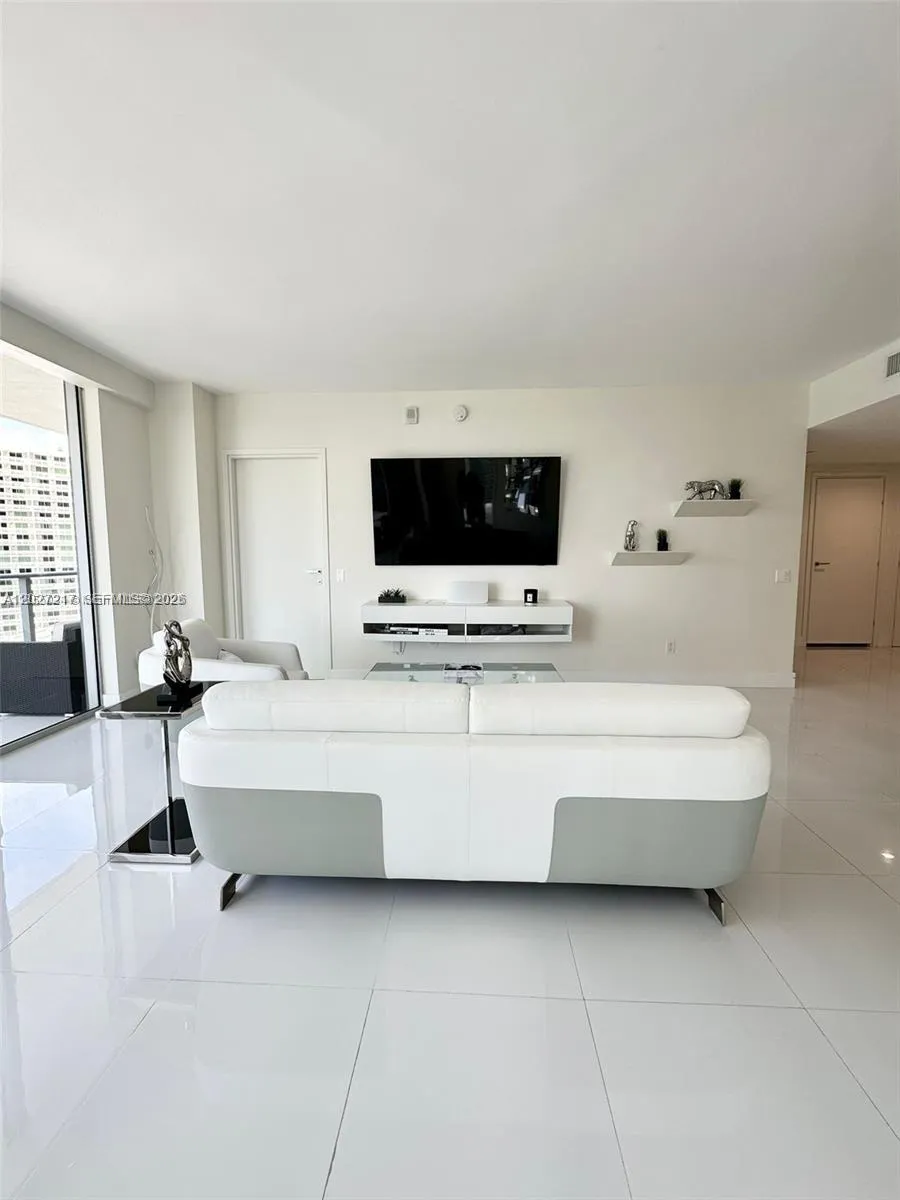 1300 Brickell Bay Dr # 3101, Miami FL 33131
