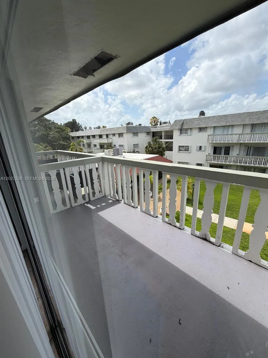 15205 NE 6th Ave # D303, Miami FL 33162