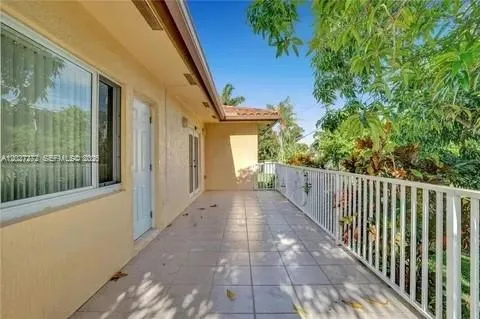 1101 NE 2nd St, Hallandale Beach FL 33009