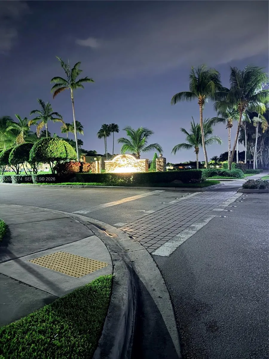 995 NE 34th Ave # 201, Homestead FL 33033