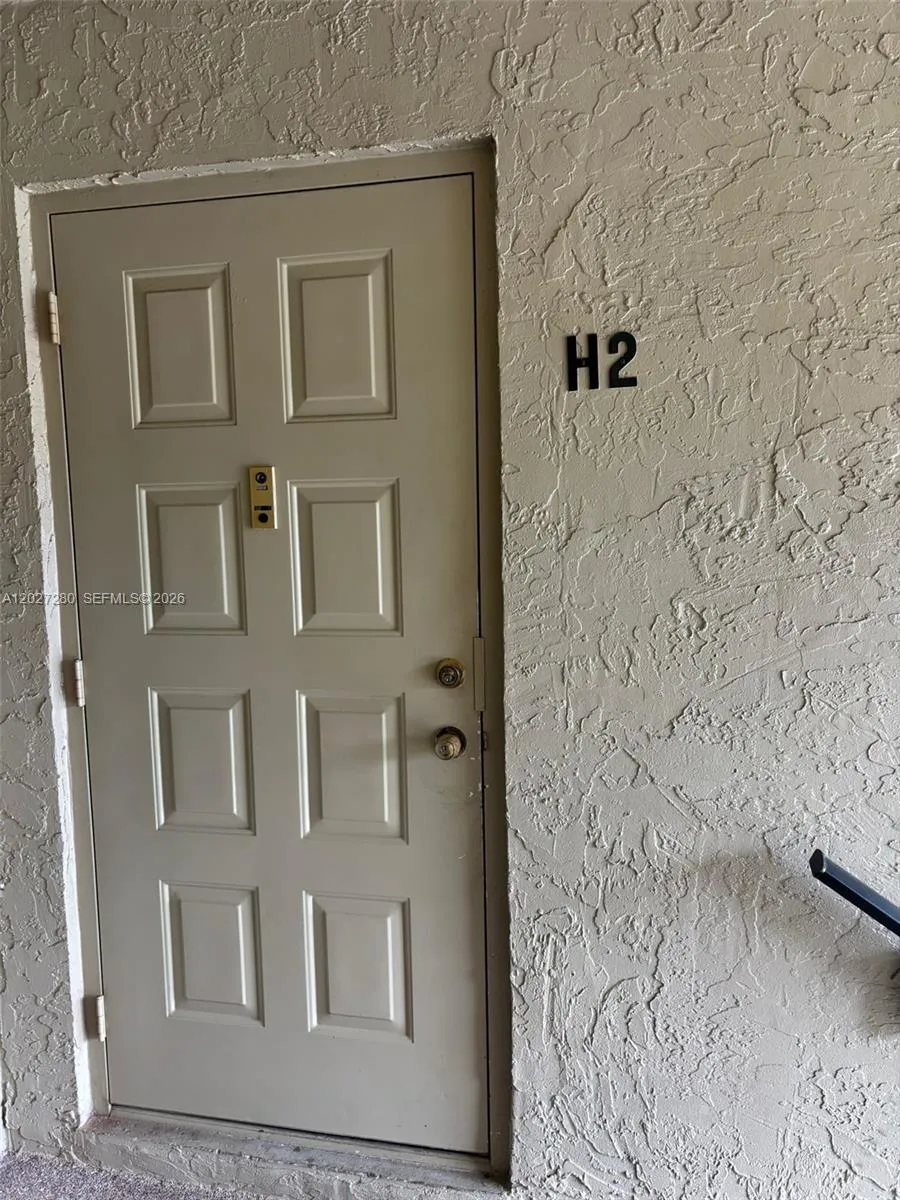 718 Sunny Pine Way # H2, Green Acres FL 33415