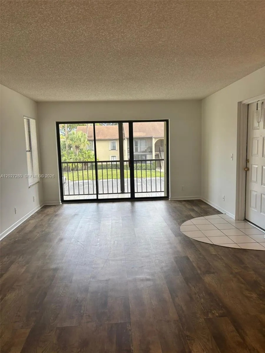 718 Sunny Pine Way # H2, Green Acres FL 33415