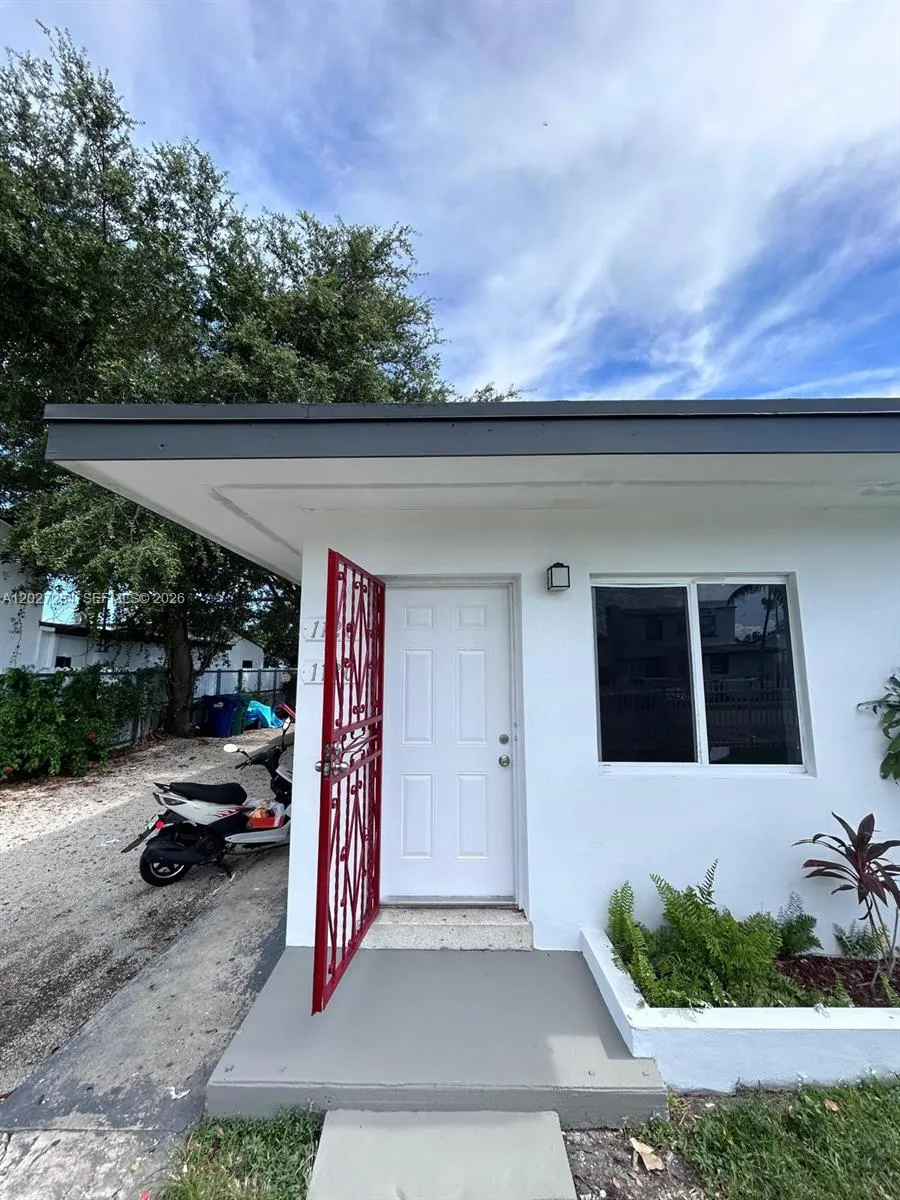 1130 NW 76th St # 1130, Miami FL 33150