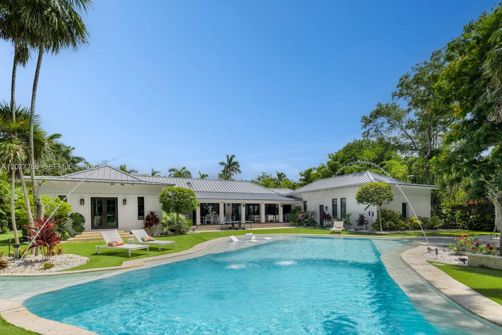 7 bedroom 6 bath for sale at 7101 SW 66th St, Miami FL 33143