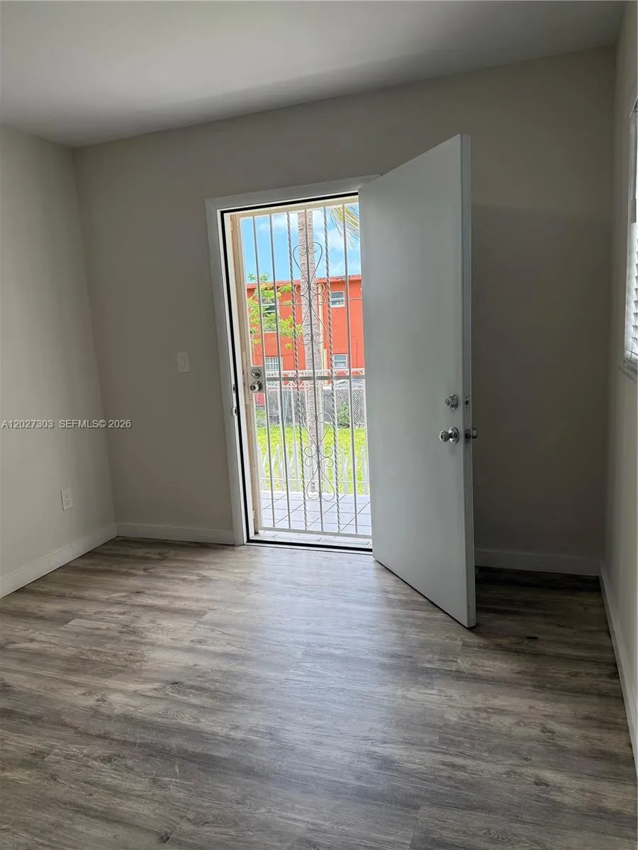 1580 SW 2nd St # 4, Miami FL 33135