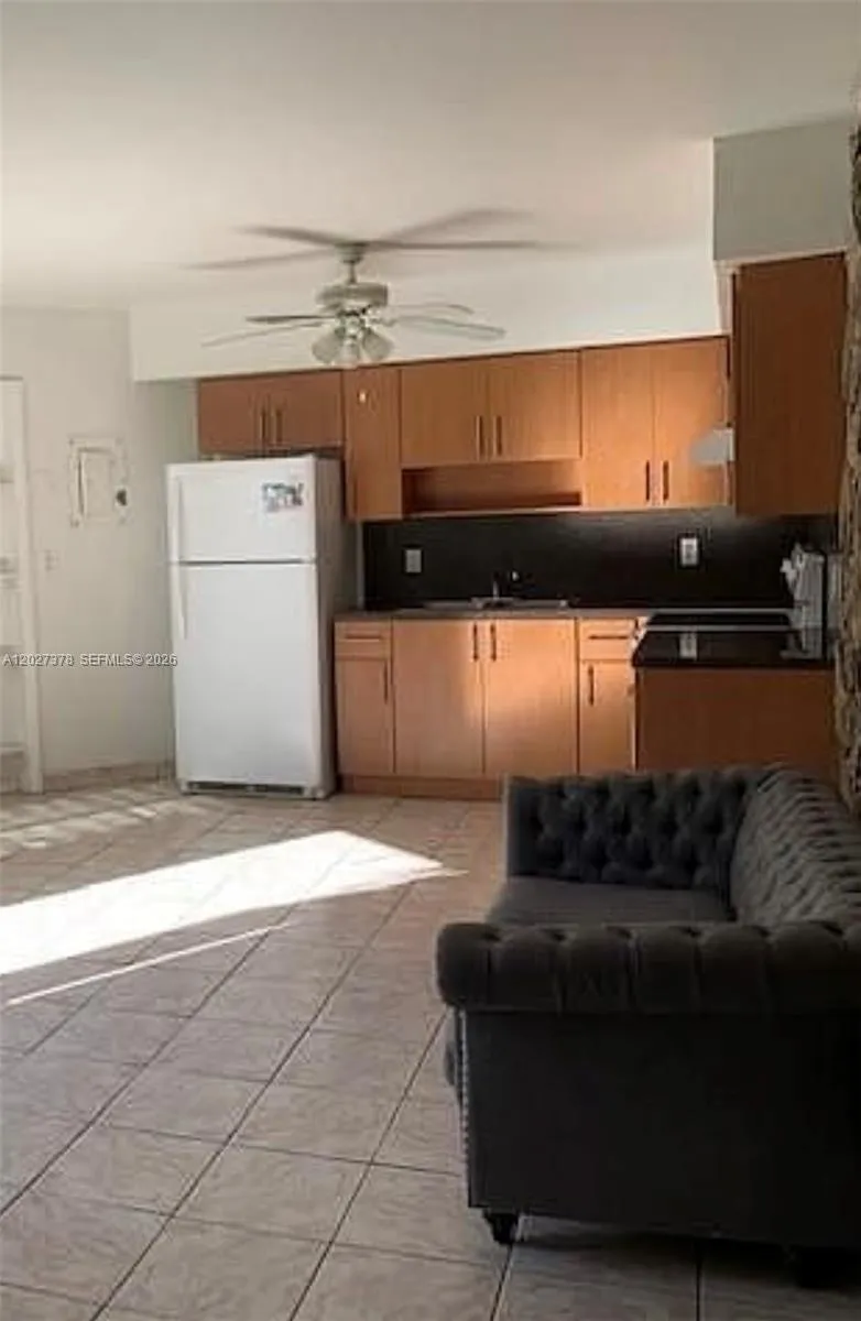 242 SW 11th St # 3, Dania Beach FL 33004