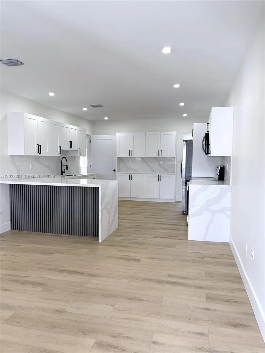2956 NW 47th St, Miami FL 33142
