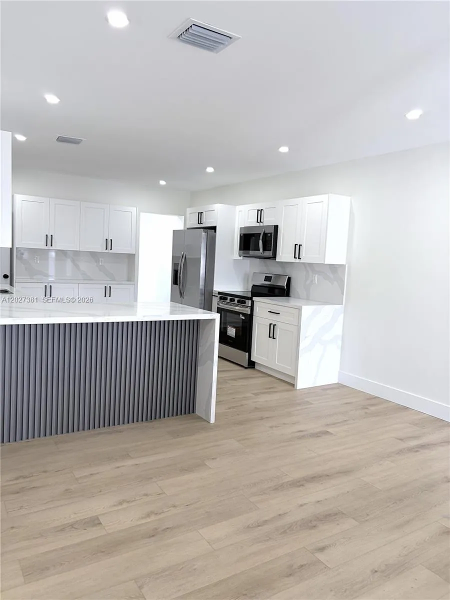 2956 NW 47th St, Miami FL 33142