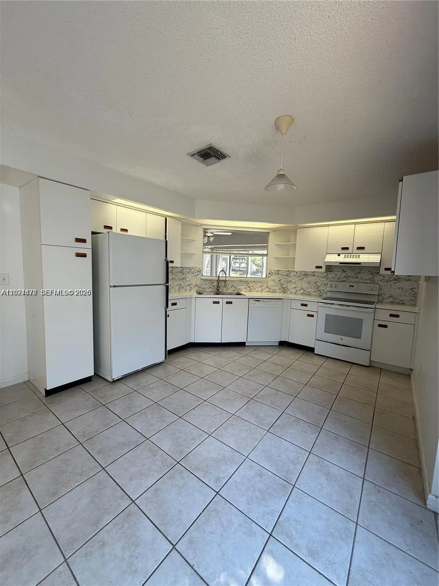 665 SE 25th Ln # 665, Homestead FL 33033