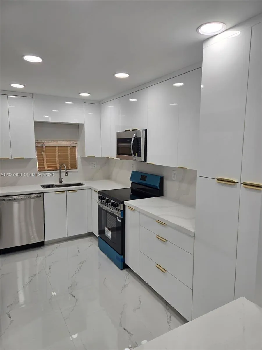 700 S Hollybrook Dr # 207, Pembroke Pines FL 33025