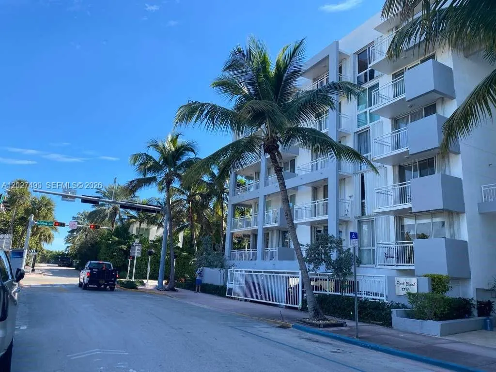 7832 Collins Ave # 201, Miami Beach FL 33141