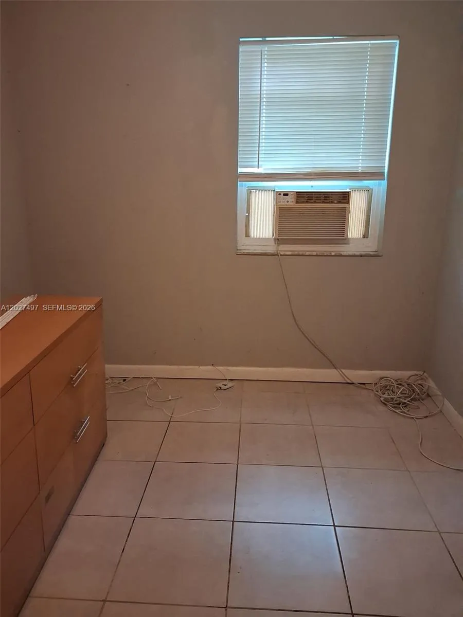 1800 Pinehurst Dr # 1, West Palm Beach FL 33407