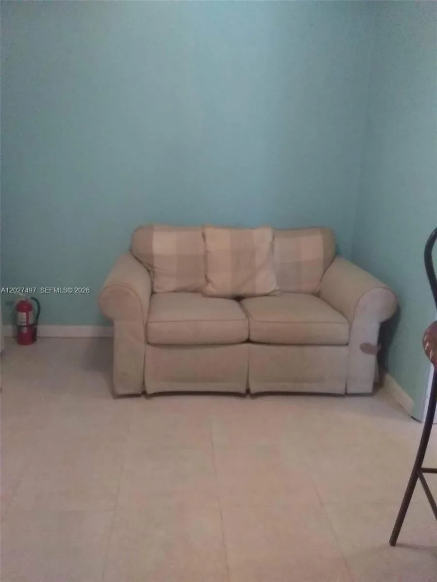 1800 Pinehurst Dr # 1, West Palm Beach FL 33407
