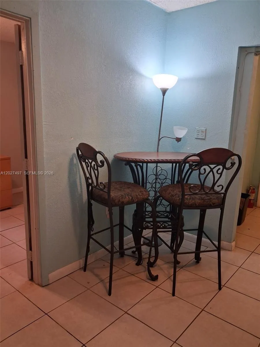 1800 Pinehurst Dr # 1, West Palm Beach FL 33407