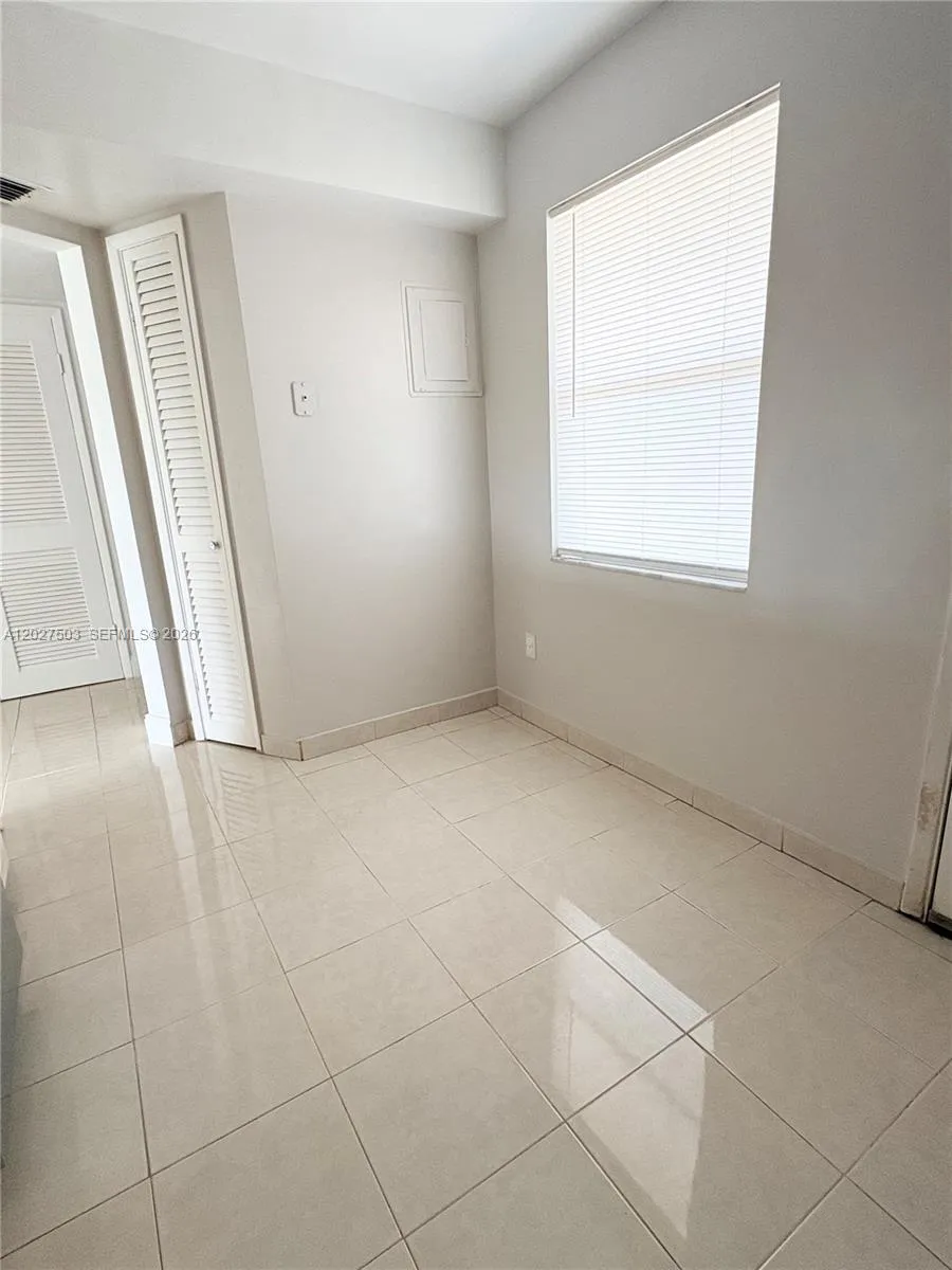 18900 NE 14th Ave # D302, Miami FL 33179