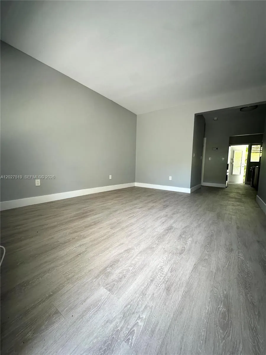 710 Meridian Ave # 4, Miami Beach FL 33139