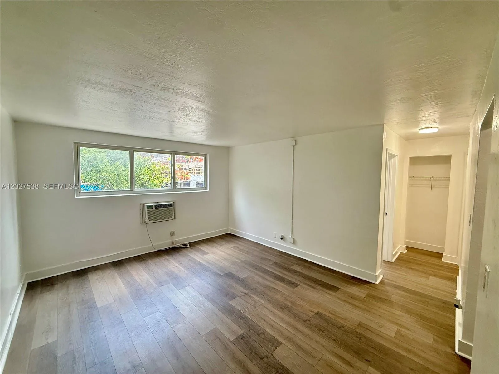 143 SW 9th St # 206, Miami FL 33130