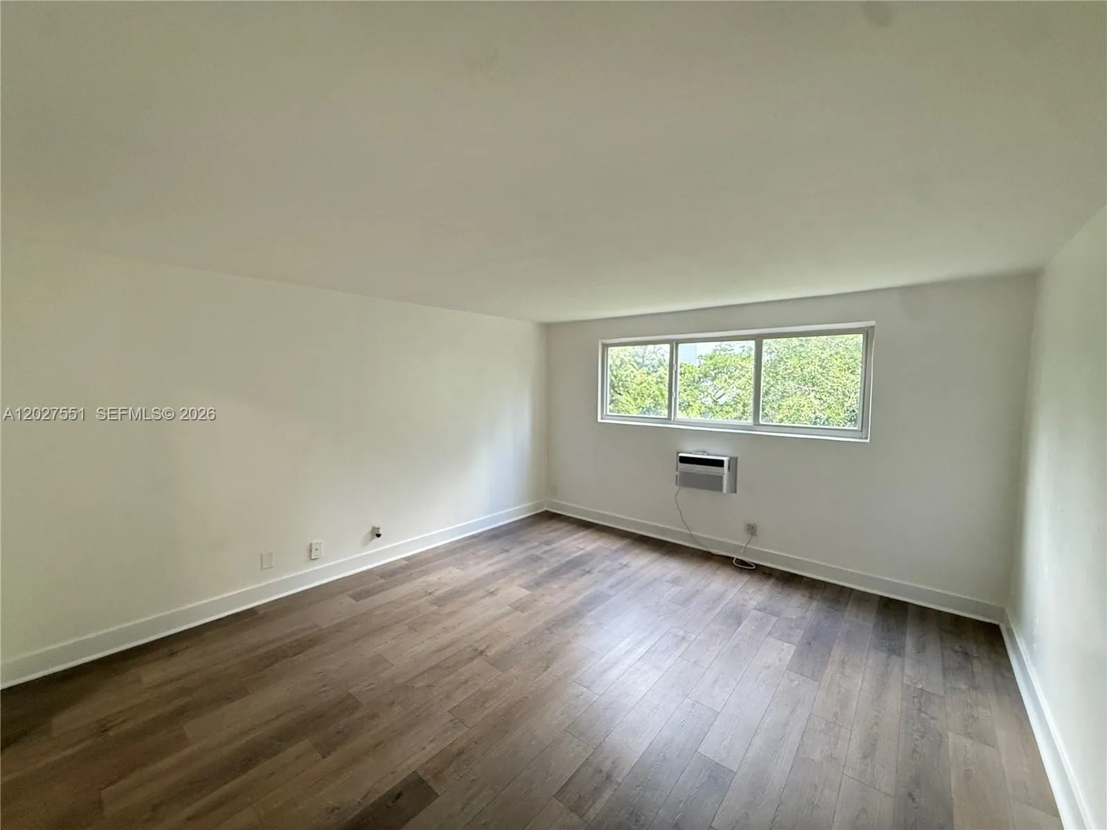 143 SW 9th St # 304, Miami FL 33130