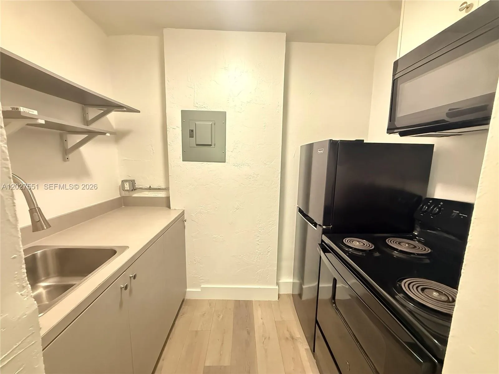 143 SW 9th St # 304, Miami FL 33130