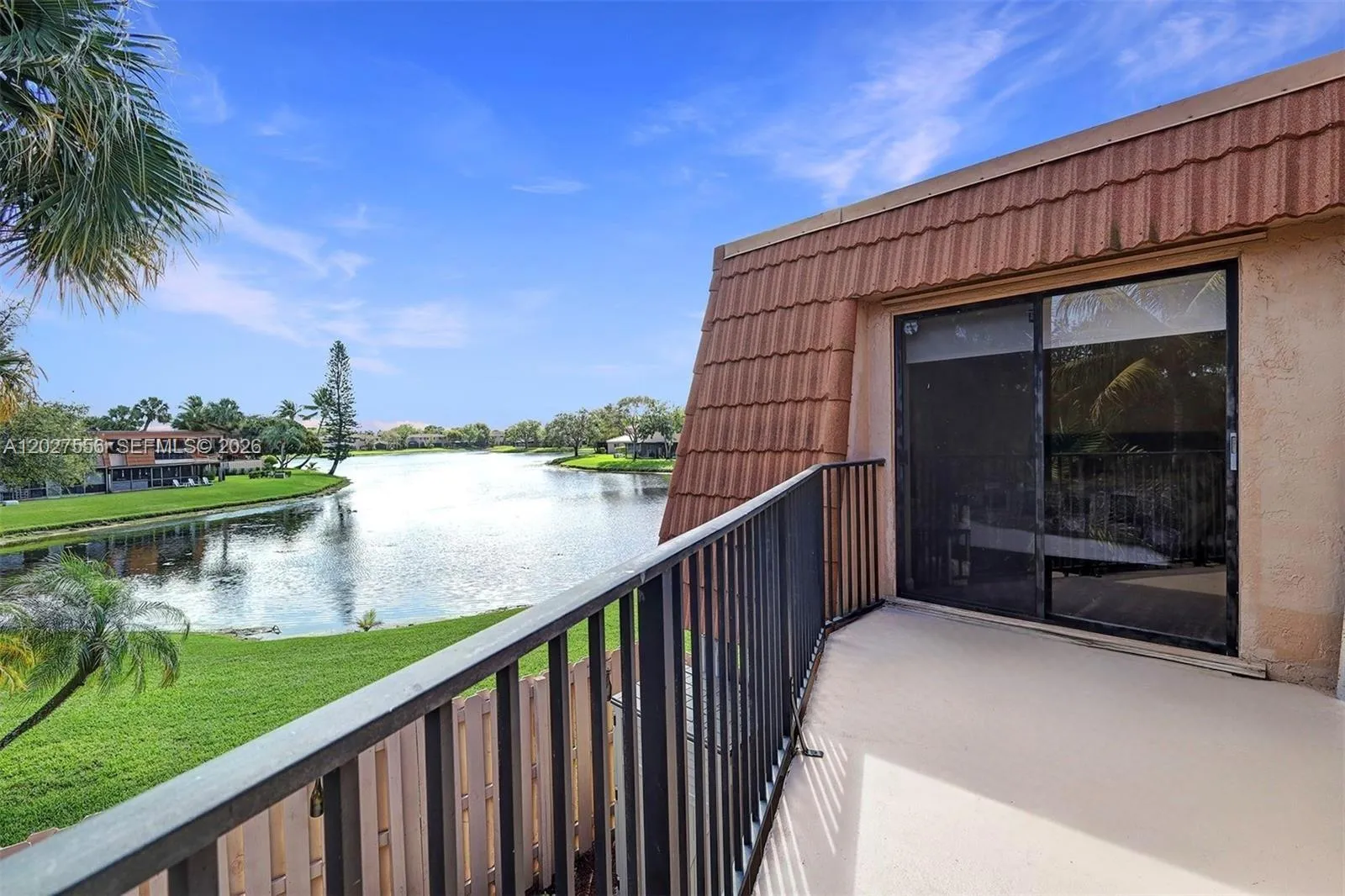 1532 W Harmony Lake Cir, Davie FL 33324