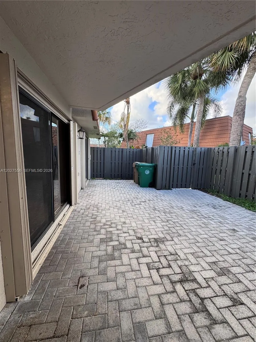 1532 W Harmony Lake Cir, Davie FL 33324