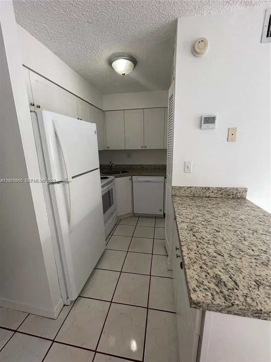 5199 NW 7th St # 112, Miami FL 33126