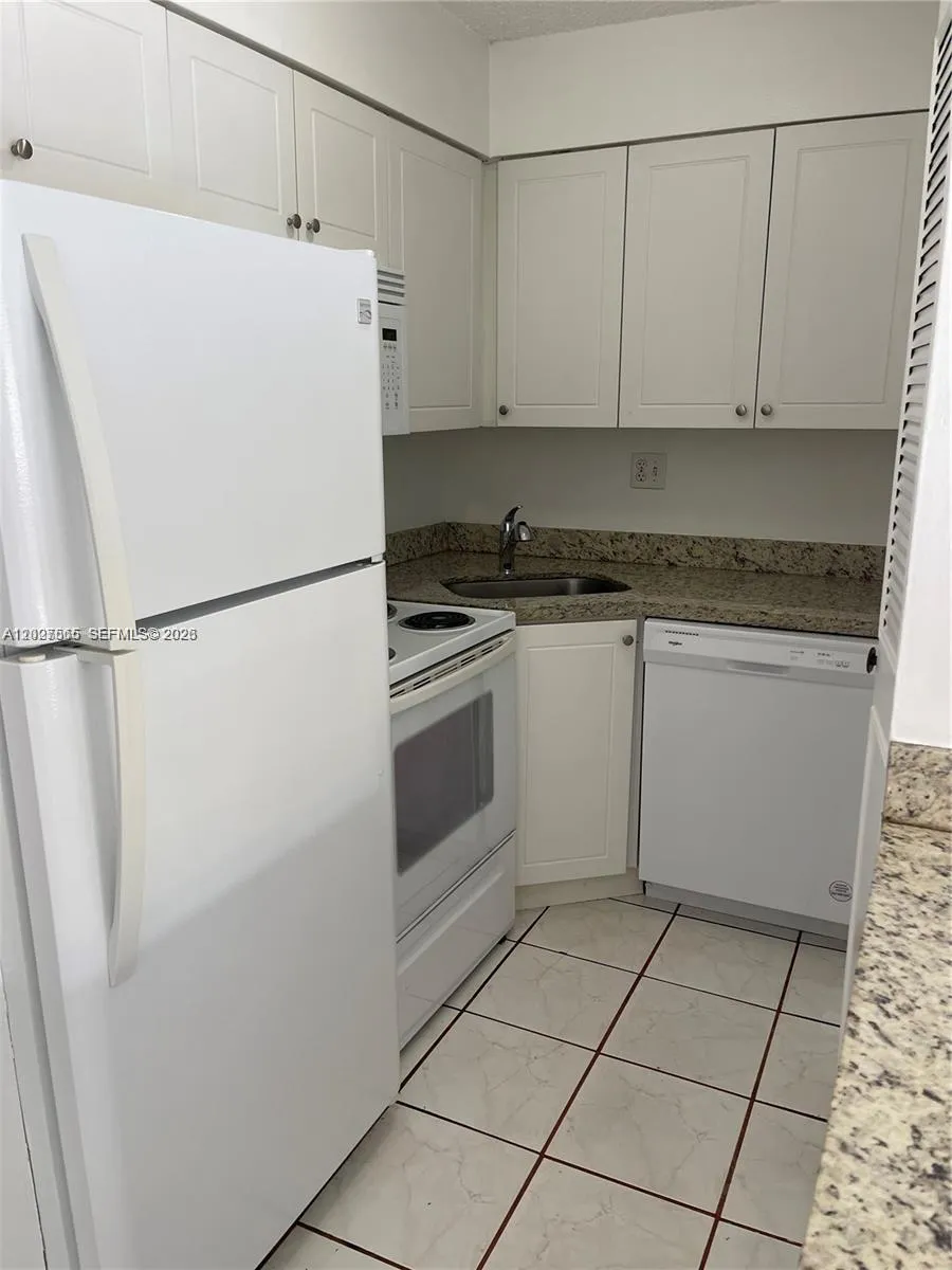 5199 NW 7th St # 112, Miami FL 33126