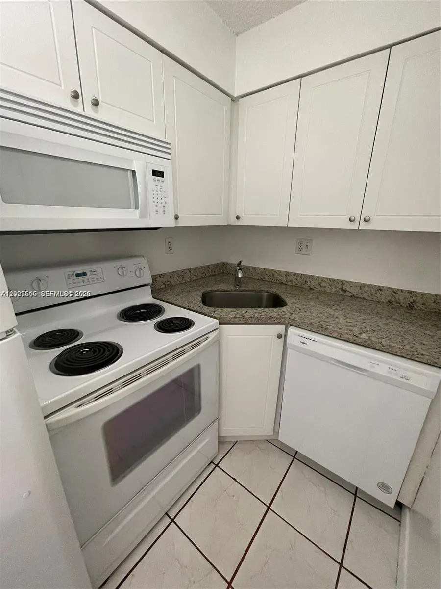 5199 NW 7th St # 112, Miami FL 33126