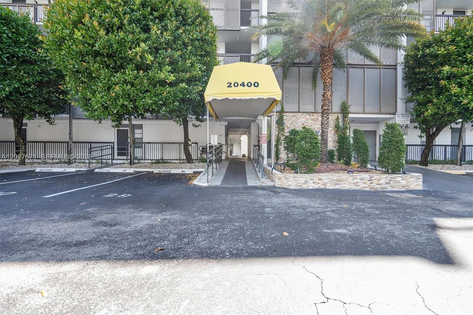 20400 W Country Club Dr # 214, Aventura FL 33180