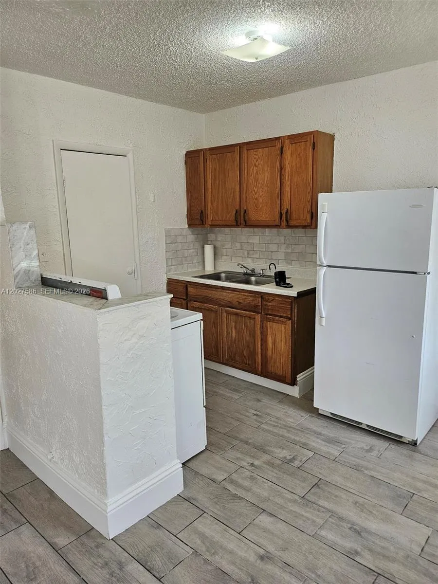 709 NE 4th Ct # 2, Hallandale Beach FL 33009