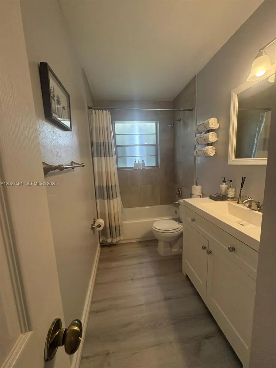 201 Columbus Pkwy # A, Hollywood FL 33021