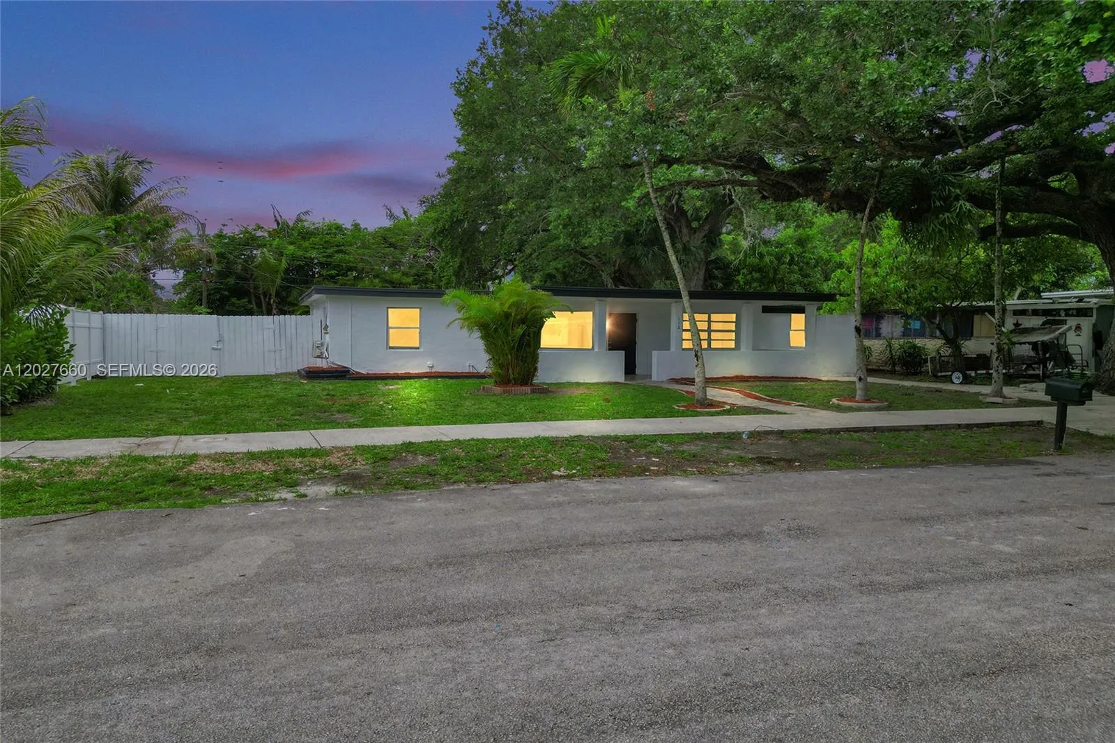 112 Edmund Rd, West Park FL 33023