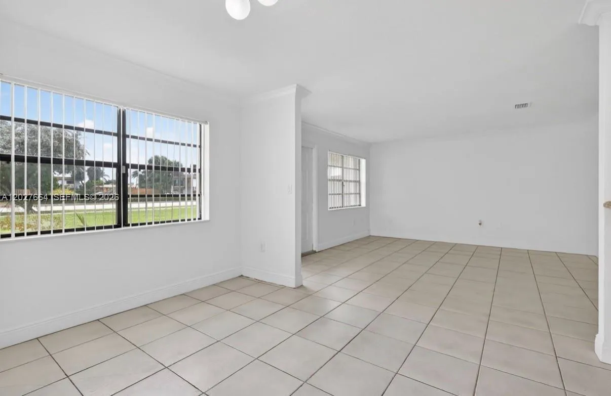 6885 NW 169th St # 63A, Hialeah FL 33015