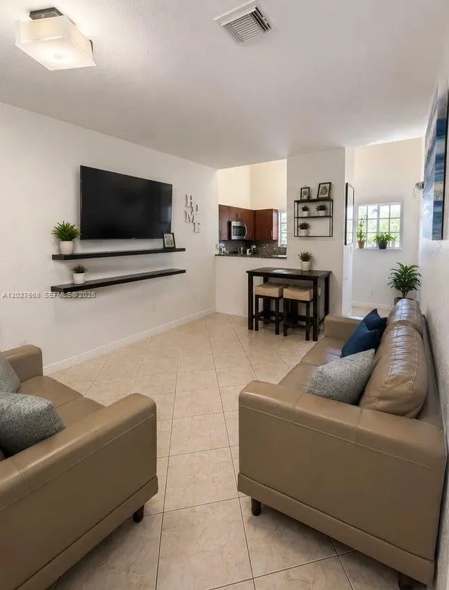340 E 5th St # 202, Hialeah FL 33010