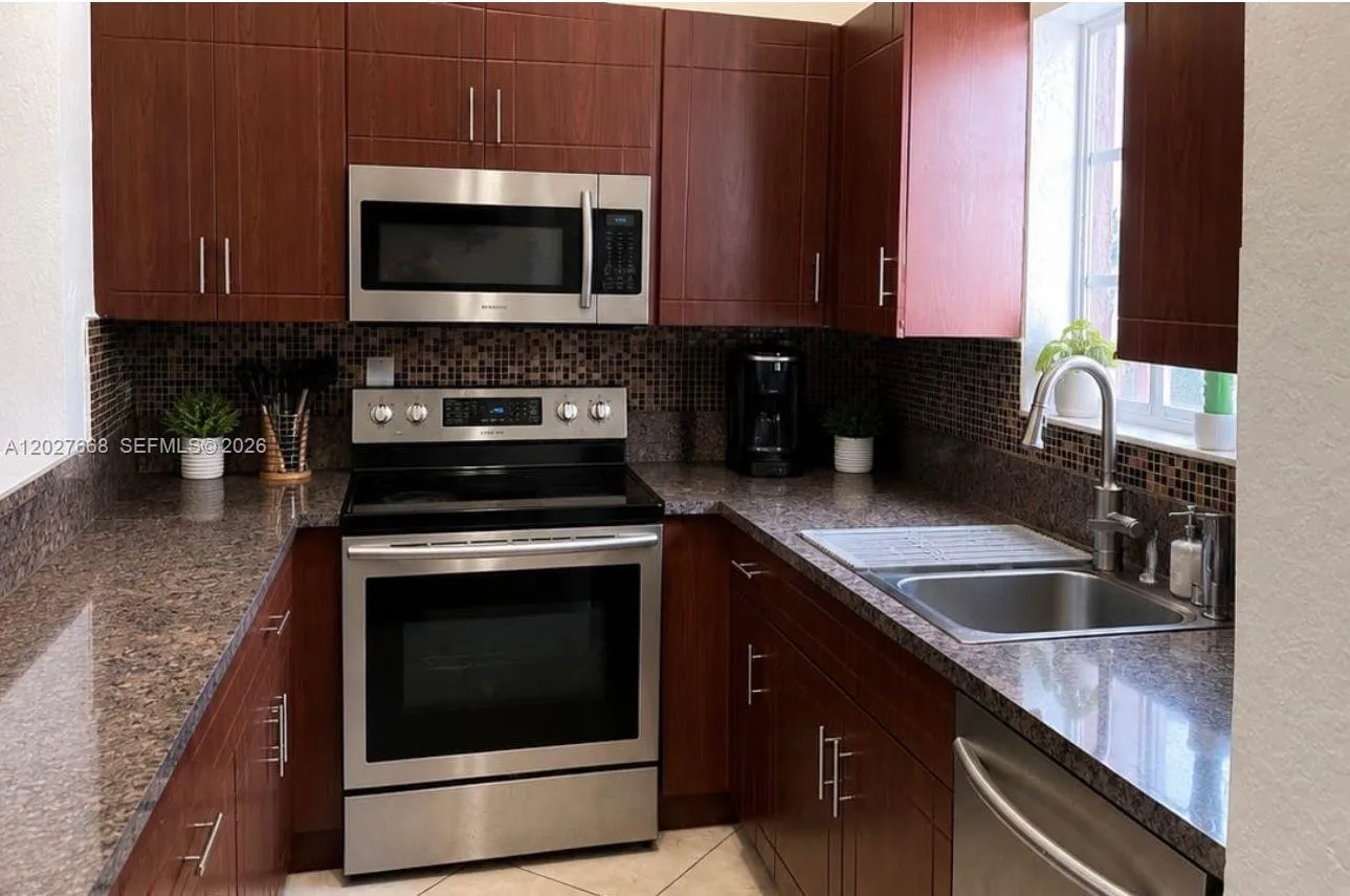340 E 5th St # 202, Hialeah FL 33010
