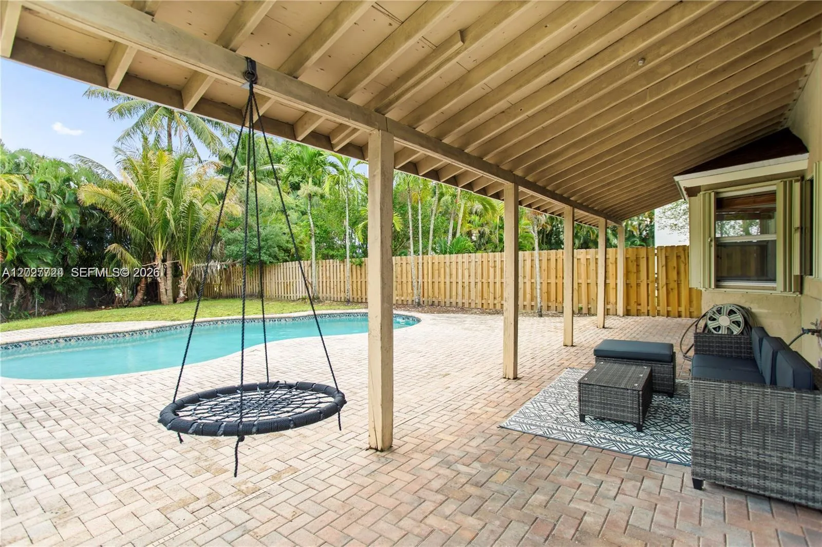 1051 SW 95th Ter, Pembroke Pines FL 33025