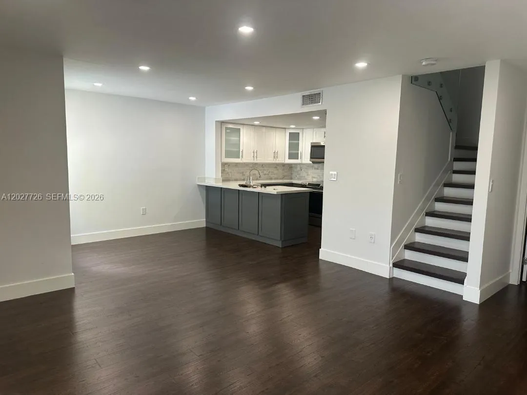 6840 SW 45th Ln # 6, Miami FL 33155