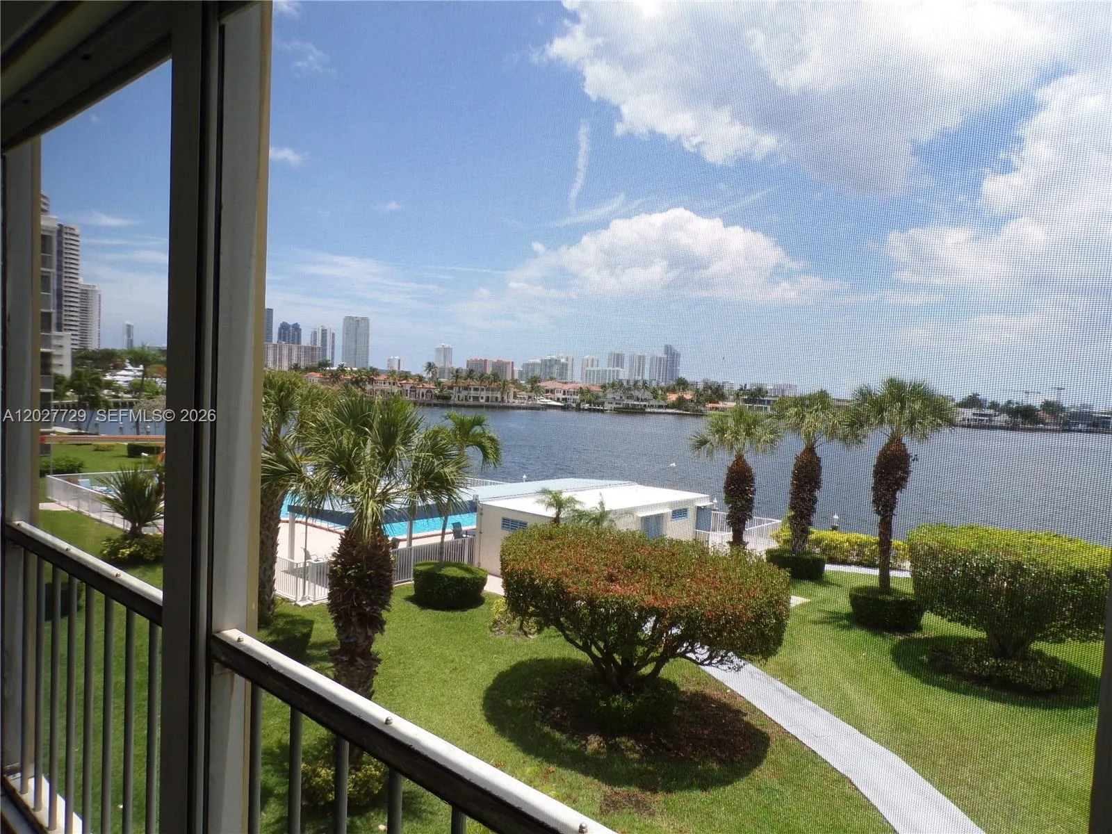3010 Marcos Dr # R314, Aventura FL 33160